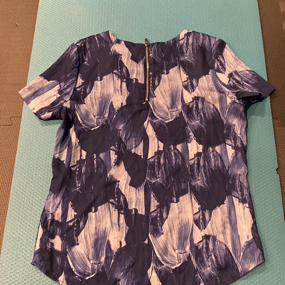 COPY - H&M Navy Blue White Abstract Gold Zipper Blouse - Picture 3 of 4